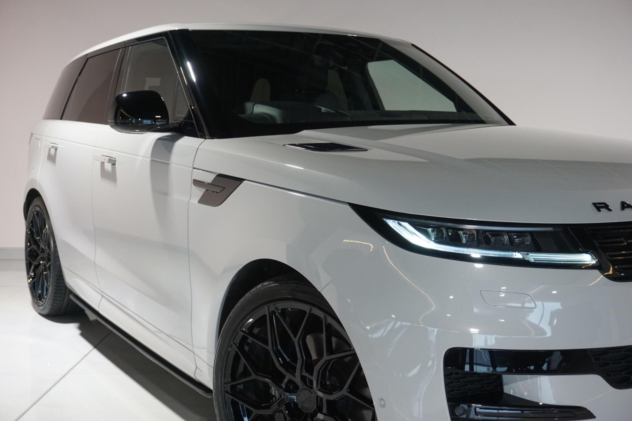 Land Rover Range Rover Sport 3.0 D300 MHEV Dynamic SE SUV 5dr Diesel Auto 4WD Euro 6 (s/s) (300 ps)